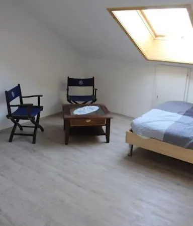 Newly Renovated Apartamento *